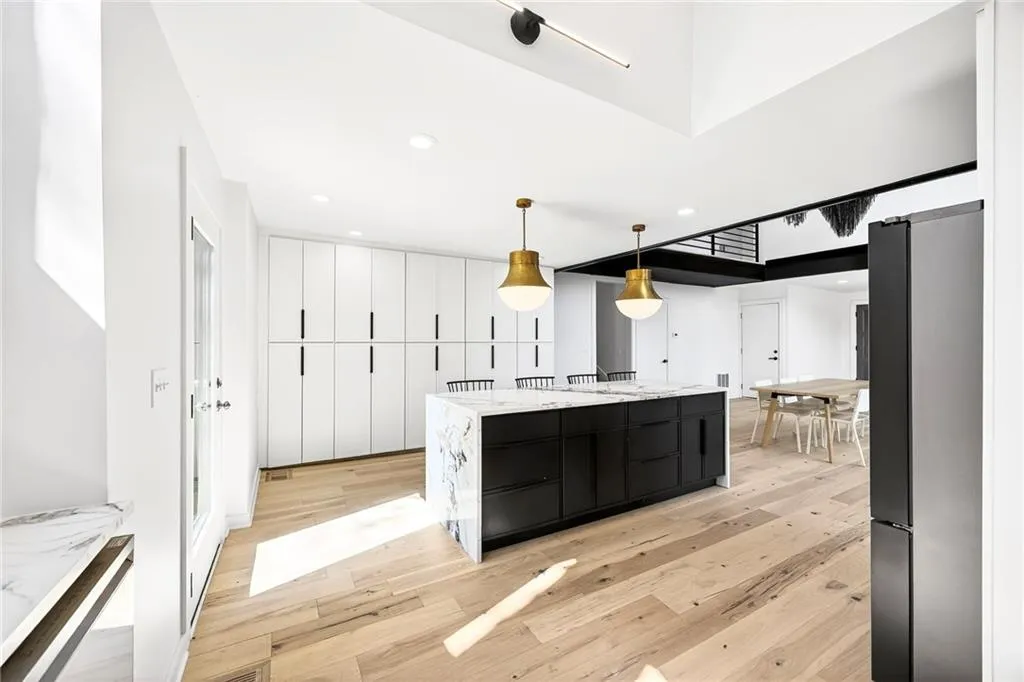 Mucho cabinets behind island