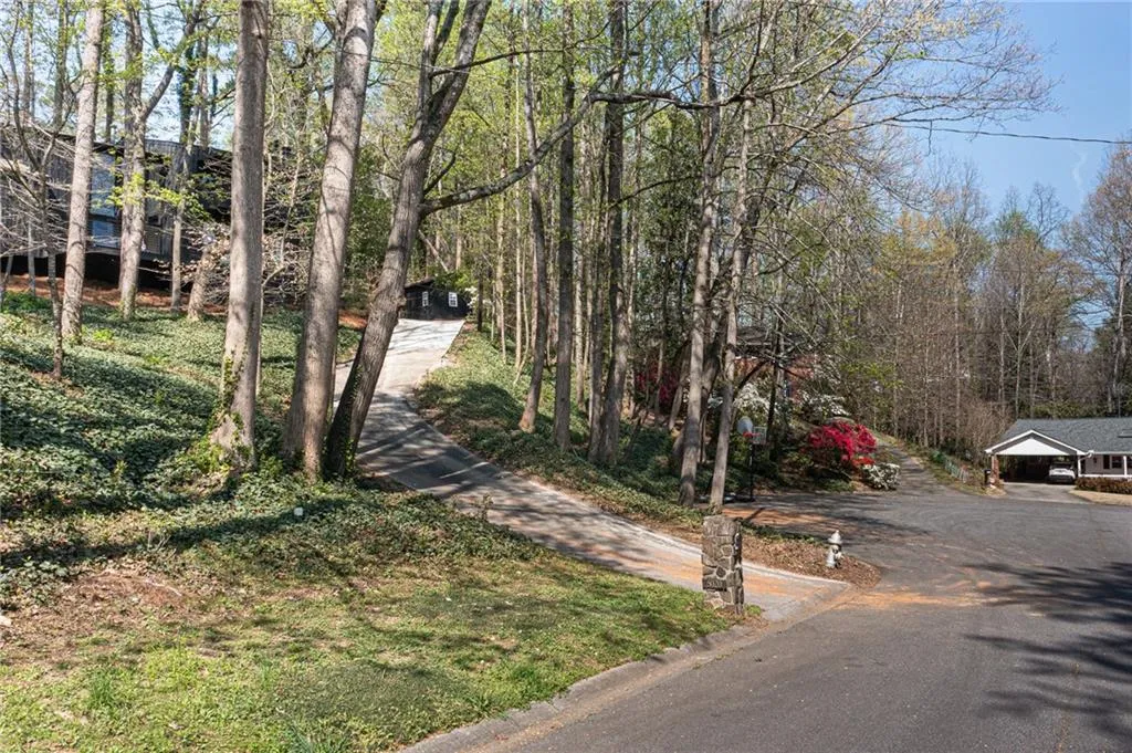 5020 Vallo Vista Court, Atlanta, Georgia 30342, 4 Bedrooms Bedrooms, ,3 BathroomsBathrooms,Residential,For Sale,5020 Vallo Vista Court,7743692
