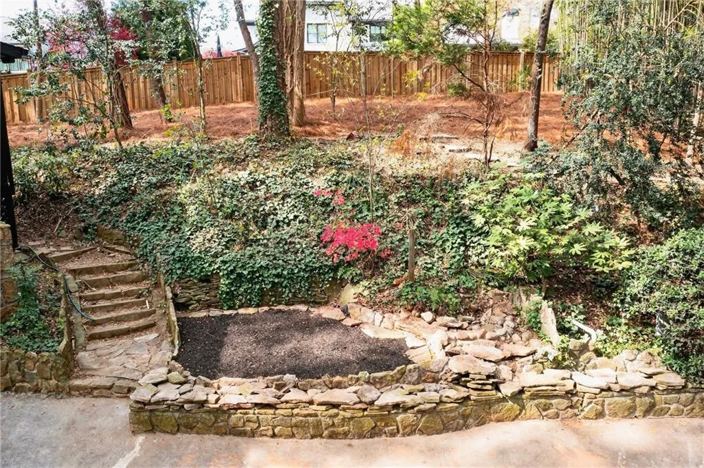 Flower bed