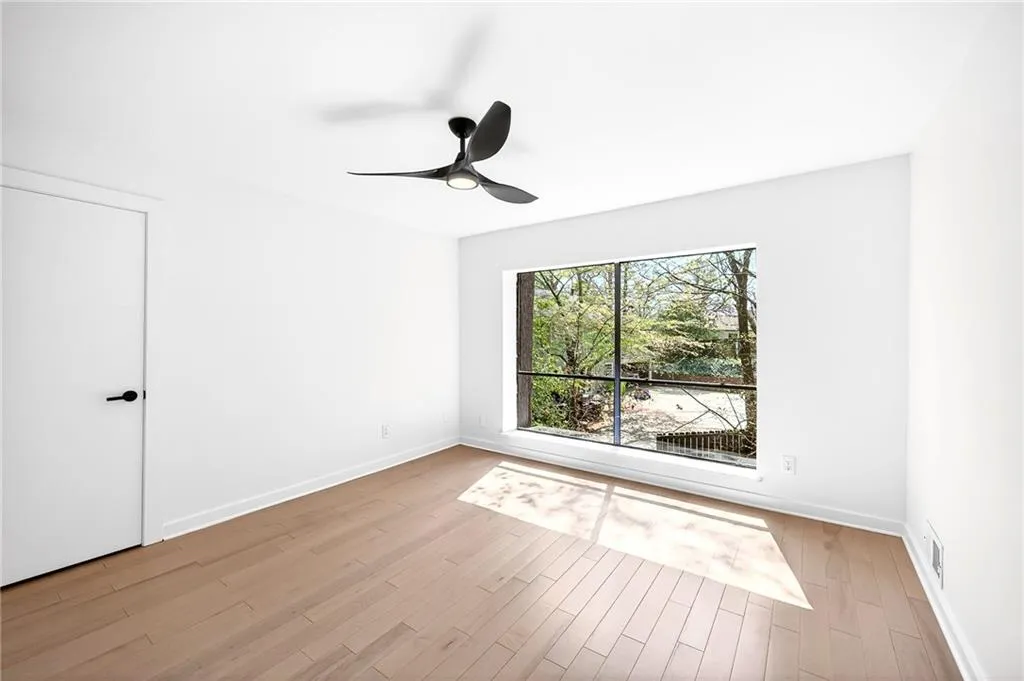 Secondary bedroom