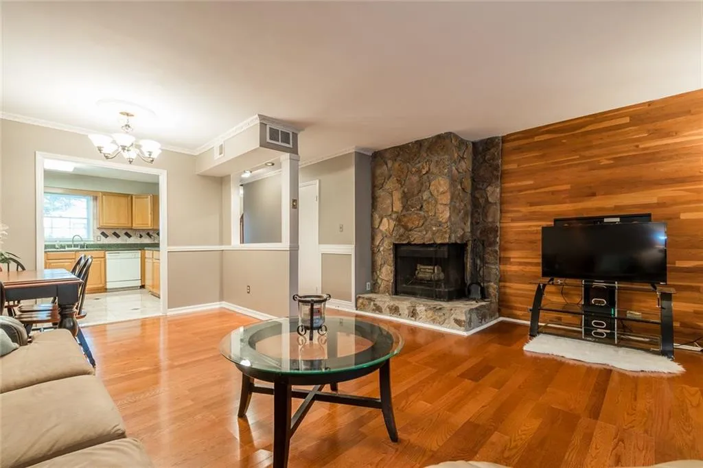 6700 Roswell Road Unit 29c, Atlanta, Georgia 30328, 2 Bedrooms Bedrooms, ,1 BathroomBathrooms,Residential,Sold,6700 Roswell Road Unit 29c,6058756