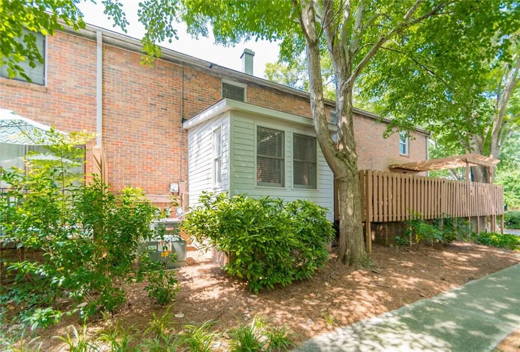 6700 Roswell Road Unit 29c, Atlanta, Georgia 30328, 2 Bedrooms Bedrooms, ,1 BathroomBathrooms,Residential,Sold,6700 Roswell Road Unit 29c,6058756