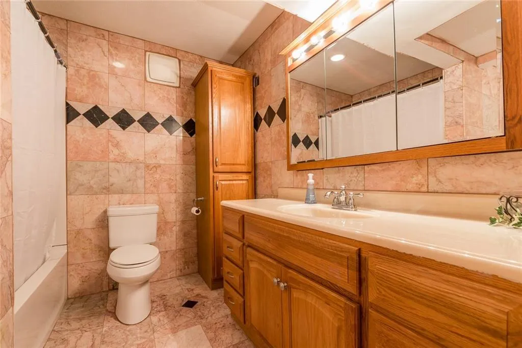 6700 Roswell Road Unit 29c, Atlanta, Georgia 30328, 2 Bedrooms Bedrooms, ,1 BathroomBathrooms,Residential,Sold,6700 Roswell Road Unit 29c,6058756