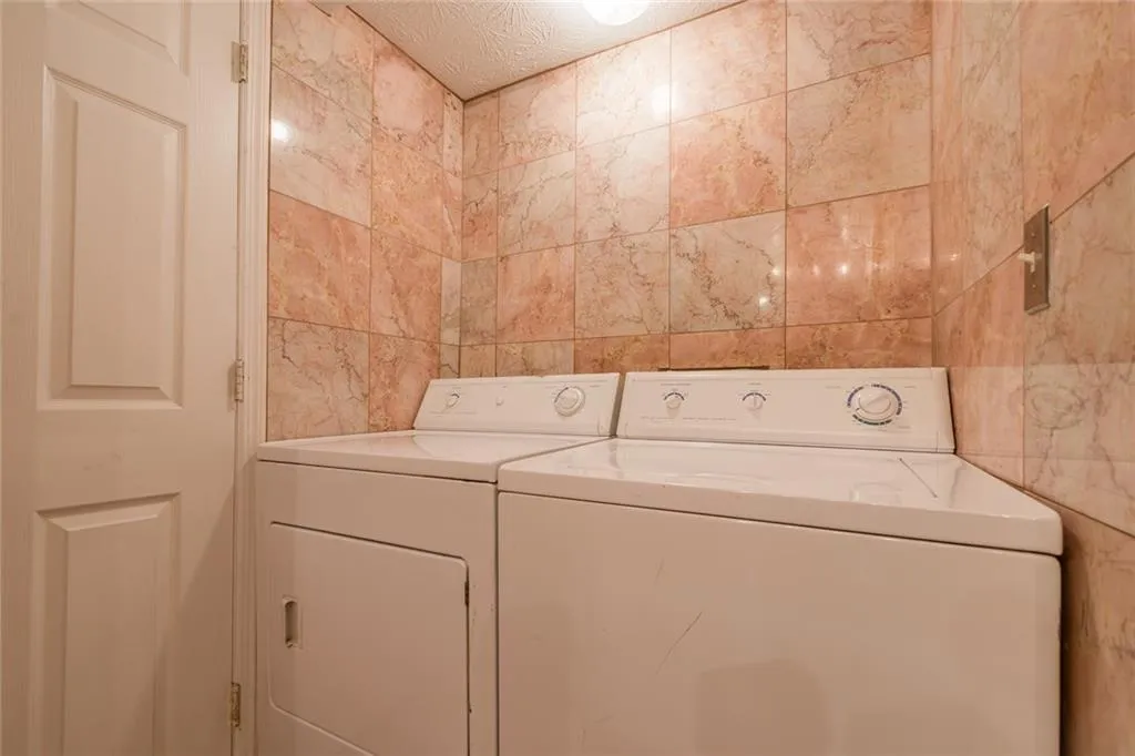 6700 Roswell Road Unit 29c, Atlanta, Georgia 30328, 2 Bedrooms Bedrooms, ,1 BathroomBathrooms,Residential,Sold,6700 Roswell Road Unit 29c,6058756
