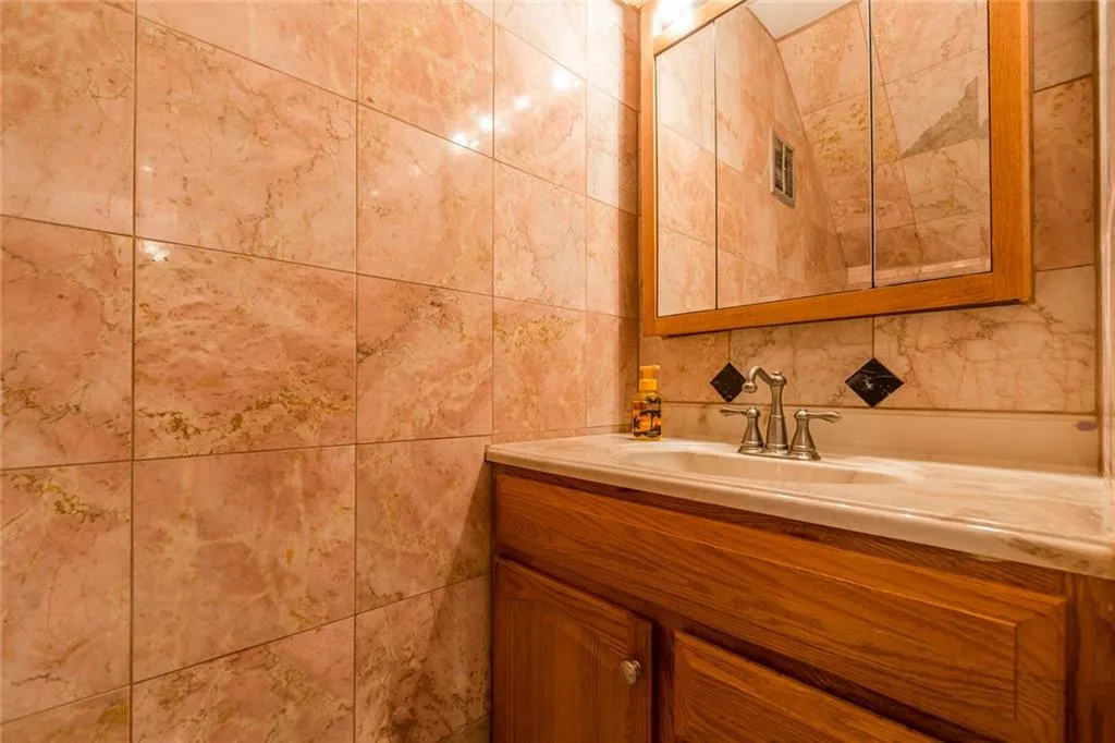 6700 Roswell Road Unit 29c, Atlanta, Georgia 30328, 2 Bedrooms Bedrooms, ,1 BathroomBathrooms,Residential,Sold,6700 Roswell Road Unit 29c,6058756