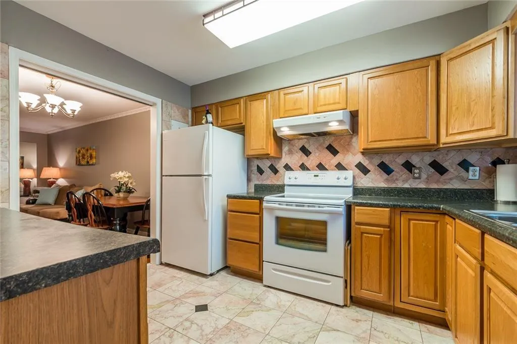 6700 Roswell Road Unit 29c, Atlanta, Georgia 30328, 2 Bedrooms Bedrooms, ,1 BathroomBathrooms,Residential,Sold,6700 Roswell Road Unit 29c,6058756