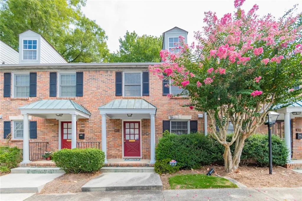 6700 Roswell Road Unit 29c, Atlanta, Georgia 30328, 2 Bedrooms Bedrooms, ,1 BathroomBathrooms,Residential,Sold,6700 Roswell Road Unit 29c,6058756