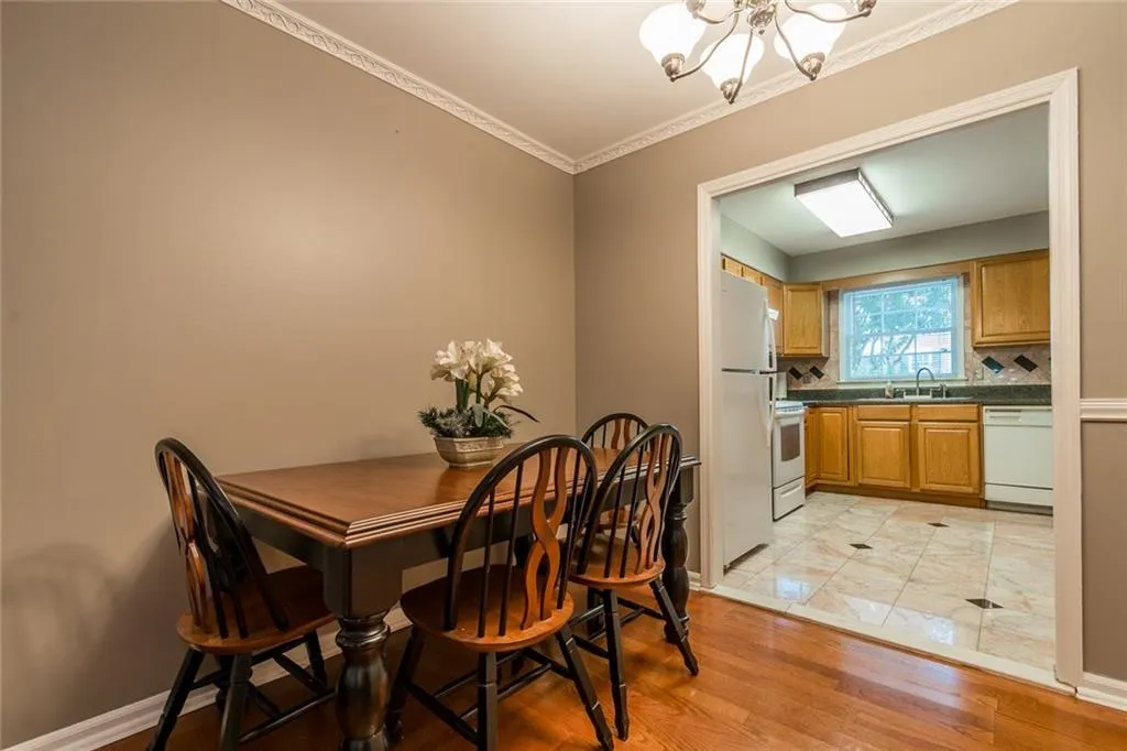 6700 Roswell Road Unit 29c, Atlanta, Georgia 30328, 2 Bedrooms Bedrooms, ,1 BathroomBathrooms,Residential,Sold,6700 Roswell Road Unit 29c,6058756