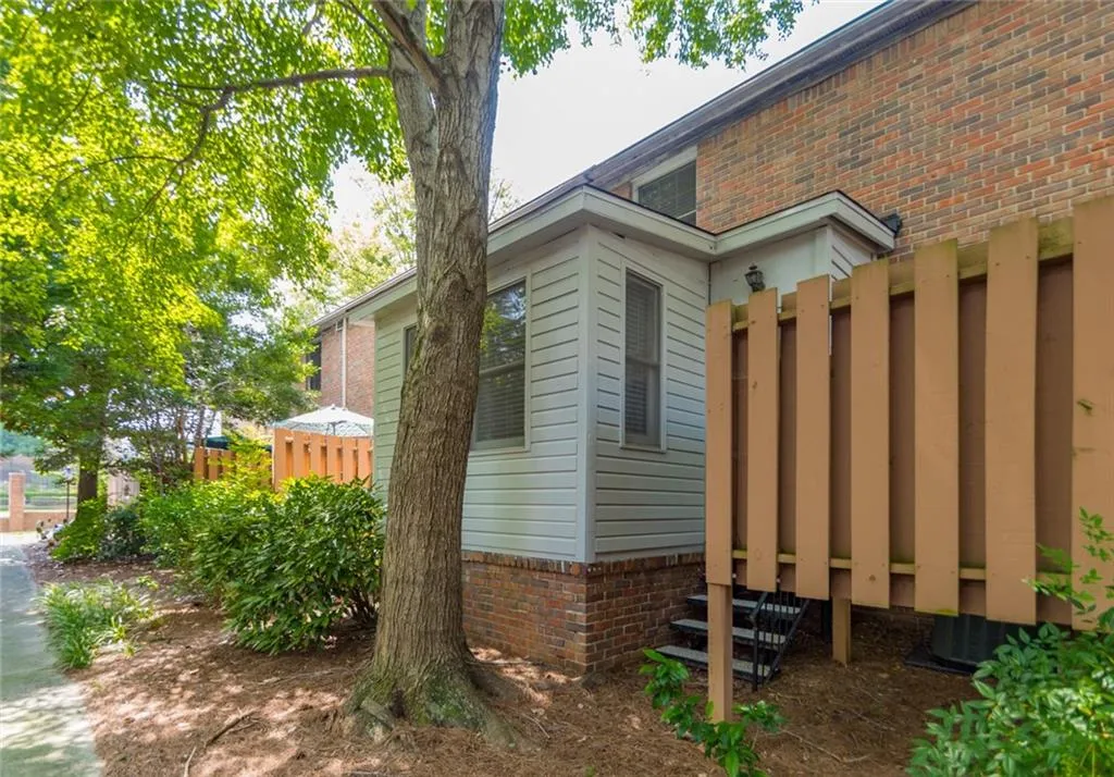 6700 Roswell Road Unit 29c, Atlanta, Georgia 30328, 2 Bedrooms Bedrooms, ,1 BathroomBathrooms,Residential,Sold,6700 Roswell Road Unit 29c,6058756