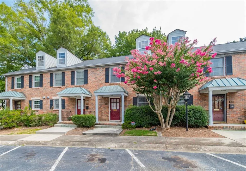 6700 Roswell Road Unit 29c, Atlanta, Georgia 30328, 2 Bedrooms Bedrooms, ,1 BathroomBathrooms,Residential,Sold,6700 Roswell Road Unit 29c,6058756