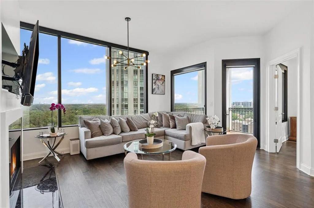 2828 Peachtree Road Nw Unit 1704, Atlanta, Georgia 30305, 2 Bedrooms Bedrooms, ,2 BathroomsBathrooms,Residential,For Sale,2828 Peachtree Road Nw Unit 1704,7606649