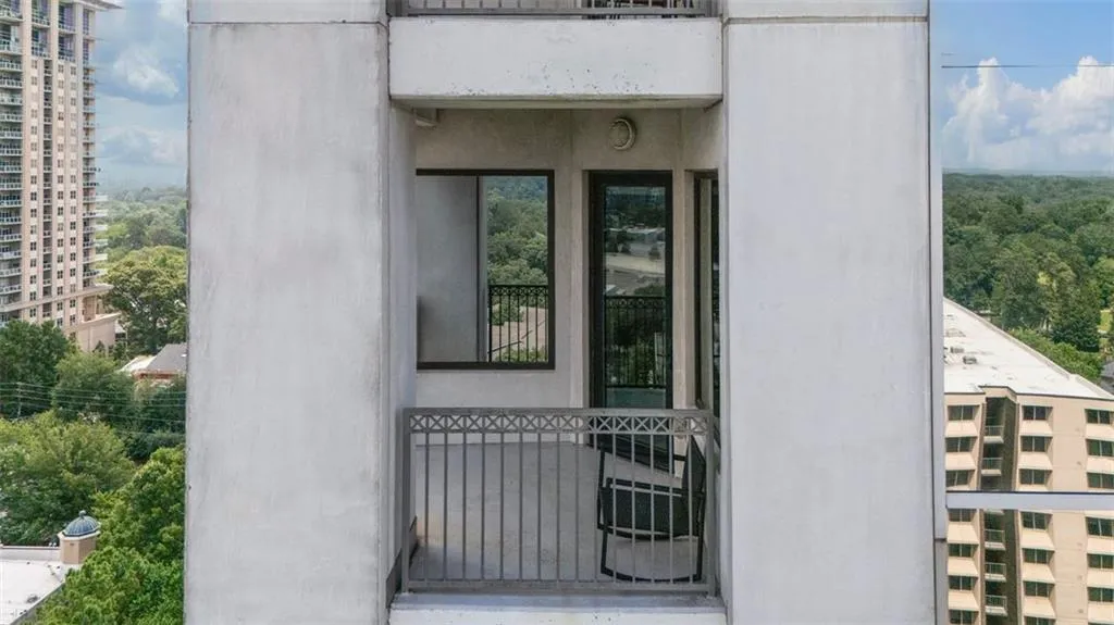 2828 Peachtree Road Nw Unit 1704, Atlanta, Georgia 30305, 2 Bedrooms Bedrooms, ,2 BathroomsBathrooms,Residential,For Sale,2828 Peachtree Road Nw Unit 1704,7606649