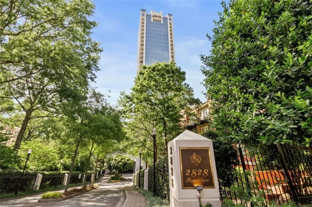 2828 Peachtree Road Nw Unit 1704, Atlanta, Georgia 30305, 2 Bedrooms Bedrooms, ,2 BathroomsBathrooms,Residential,For Sale,2828 Peachtree Road Nw Unit 1704,7606649