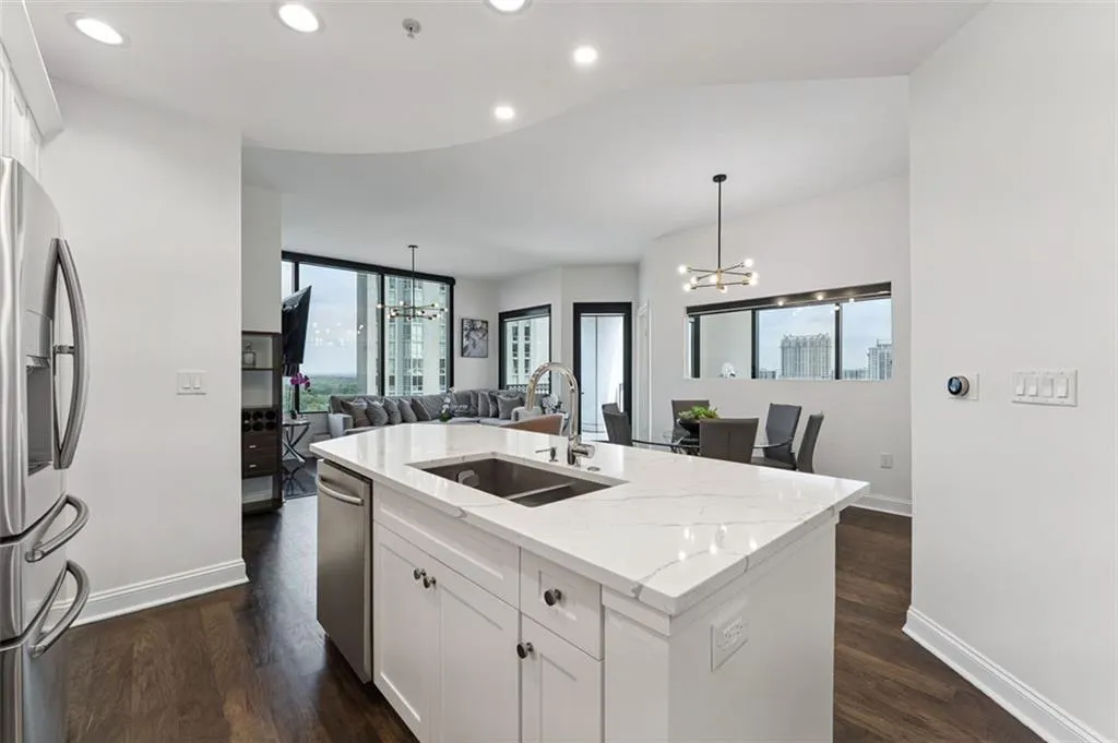 2828 Peachtree Road Nw Unit 1704, Atlanta, Georgia 30305, 2 Bedrooms Bedrooms, ,2 BathroomsBathrooms,Residential,For Sale,2828 Peachtree Road Nw Unit 1704,7606649