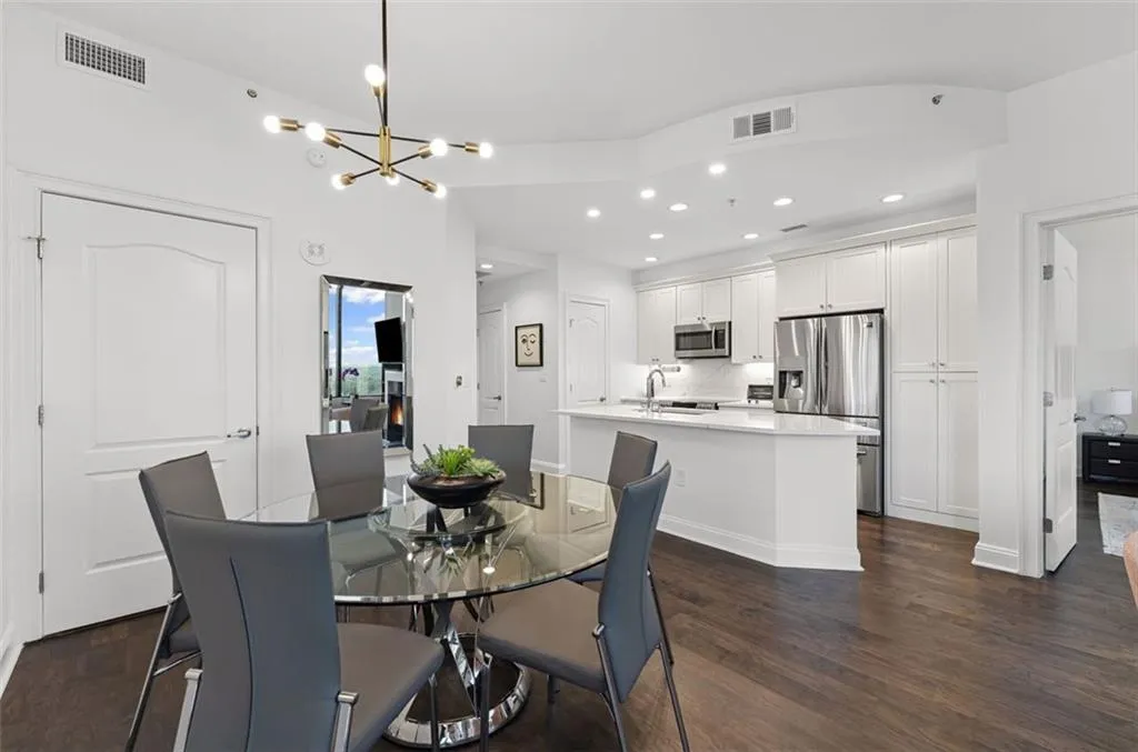 2828 Peachtree Road Nw Unit 1704, Atlanta, Georgia 30305, 2 Bedrooms Bedrooms, ,2 BathroomsBathrooms,Residential,For Sale,2828 Peachtree Road Nw Unit 1704,7606649