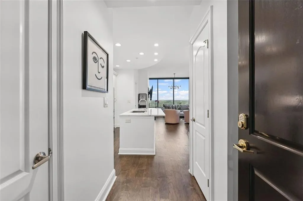 2828 Peachtree Road Nw Unit 1704, Atlanta, Georgia 30305, 2 Bedrooms Bedrooms, ,2 BathroomsBathrooms,Residential,For Sale,2828 Peachtree Road Nw Unit 1704,7606649