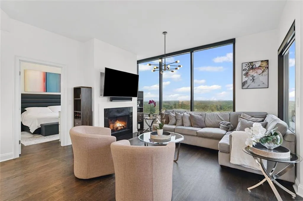 2828 Peachtree Road Nw Unit 1704, Atlanta, Georgia 30305, 2 Bedrooms Bedrooms, ,2 BathroomsBathrooms,Residential,For Sale,2828 Peachtree Road Nw Unit 1704,7606649
