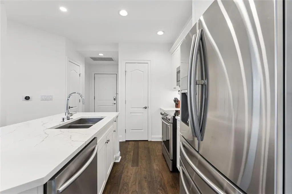 2828 Peachtree Road Nw Unit 1704, Atlanta, Georgia 30305, 2 Bedrooms Bedrooms, ,2 BathroomsBathrooms,Residential,For Sale,2828 Peachtree Road Nw Unit 1704,7606649