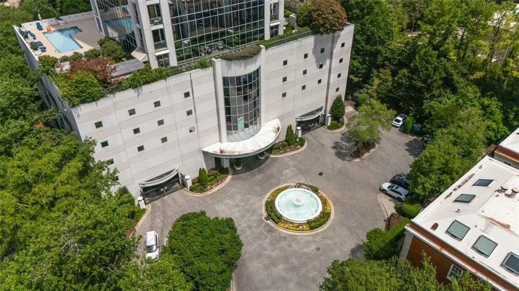 2828 Peachtree Road Nw Unit 1704, Atlanta, Georgia 30305, 2 Bedrooms Bedrooms, ,2 BathroomsBathrooms,Residential,For Sale,2828 Peachtree Road Nw Unit 1704,7606649