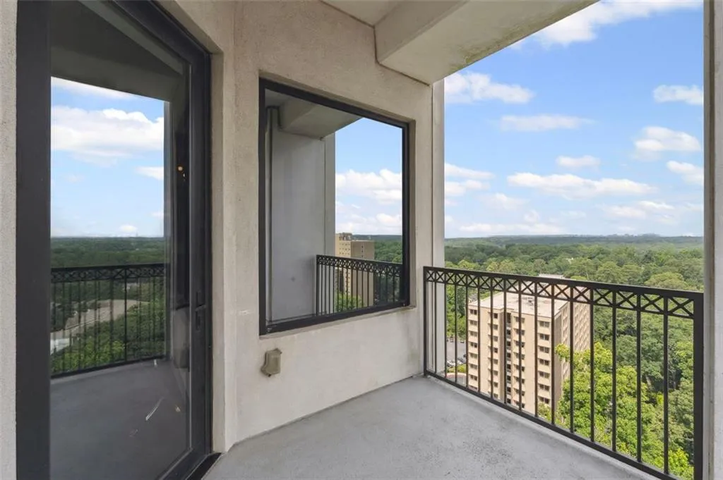 2828 Peachtree Road Nw Unit 1704, Atlanta, Georgia 30305, 2 Bedrooms Bedrooms, ,2 BathroomsBathrooms,Residential,For Sale,2828 Peachtree Road Nw Unit 1704,7606649