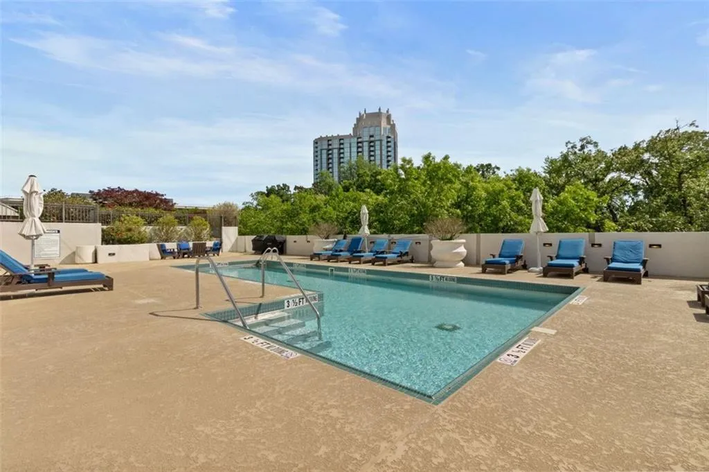 2828 Peachtree Road Nw Unit 1704, Atlanta, Georgia 30305, 2 Bedrooms Bedrooms, ,2 BathroomsBathrooms,Residential,For Sale,2828 Peachtree Road Nw Unit 1704,7606649