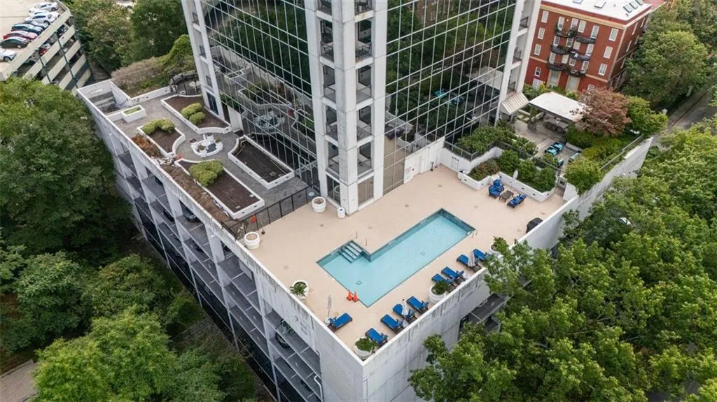 2828 Peachtree Road Nw Unit 1704, Atlanta, Georgia 30305, 2 Bedrooms Bedrooms, ,2 BathroomsBathrooms,Residential,For Sale,2828 Peachtree Road Nw Unit 1704,7606649