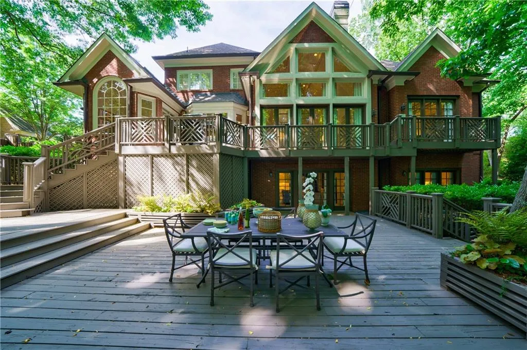 455 Laurel Chase Court, Atlanta, Georgia 30327, 5 Bedrooms Bedrooms, ,5 BathroomsBathrooms,Residential,Sold,455 Laurel Chase Court,6884795