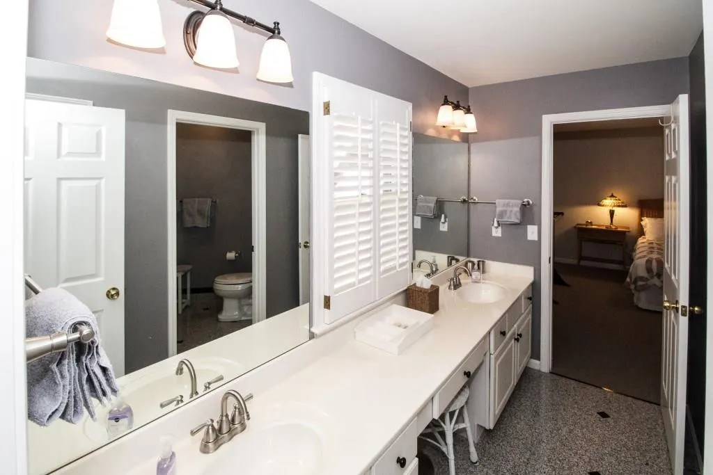 37 Westfair Court, Sandy Springs, Georgia 30328, 3 Bedrooms Bedrooms, ,3 BathroomsBathrooms,Residential,Sold,37 Westfair Court,6066132