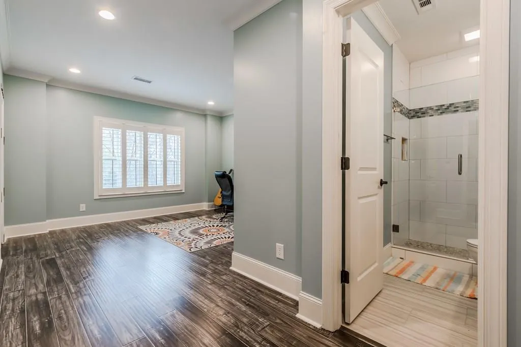 7825 Highland Bluff, Sandy Springs, Georgia 30328, 4 Bedrooms Bedrooms, ,3 BathroomsBathrooms,Residential,Sold,7825 Highland Bluff,5983641