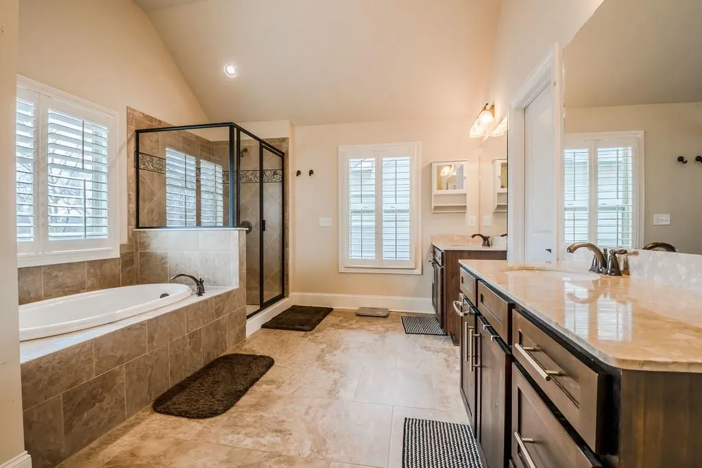 7825 Highland Bluff, Sandy Springs, Georgia 30328, 4 Bedrooms Bedrooms, ,3 BathroomsBathrooms,Residential,Sold,7825 Highland Bluff,5983641