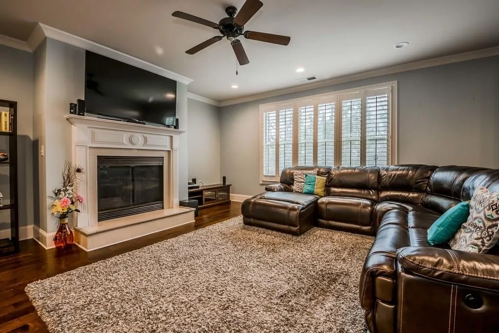 7825 Highland Bluff, Sandy Springs, Georgia 30328, 4 Bedrooms Bedrooms, ,3 BathroomsBathrooms,Residential,Sold,7825 Highland Bluff,5983641