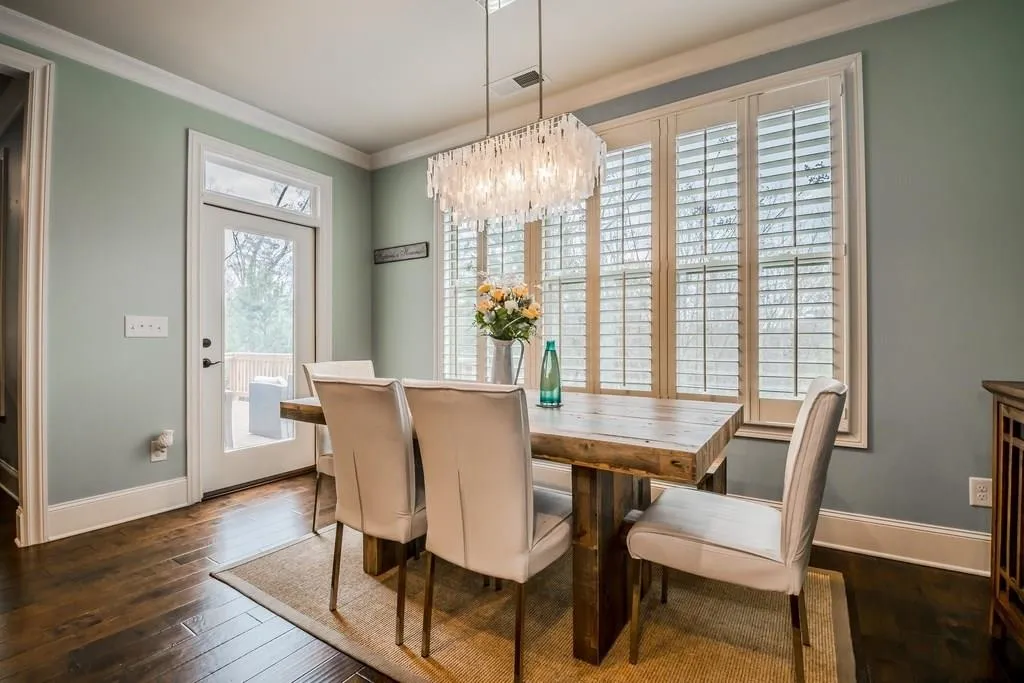 7825 Highland Bluff, Sandy Springs, Georgia 30328, 4 Bedrooms Bedrooms, ,3 BathroomsBathrooms,Residential,Sold,7825 Highland Bluff,5983641