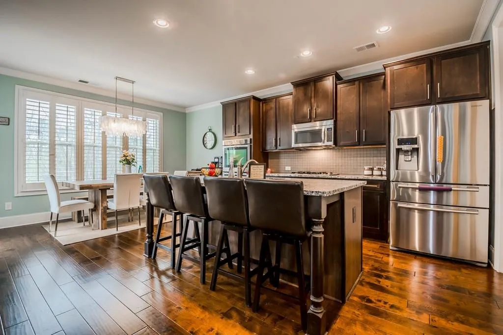 7825 Highland Bluff, Sandy Springs, Georgia 30328, 4 Bedrooms Bedrooms, ,3 BathroomsBathrooms,Residential,Sold,7825 Highland Bluff,5983641