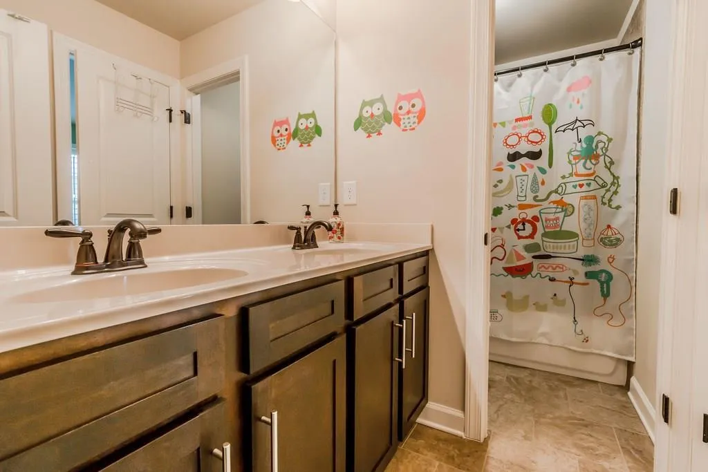 7825 Highland Bluff, Sandy Springs, Georgia 30328, 4 Bedrooms Bedrooms, ,3 BathroomsBathrooms,Residential,Sold,7825 Highland Bluff,5983641