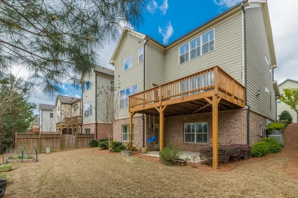 7825 Highland Bluff, Sandy Springs, Georgia 30328, 4 Bedrooms Bedrooms, ,3 BathroomsBathrooms,Residential,Sold,7825 Highland Bluff,5983641