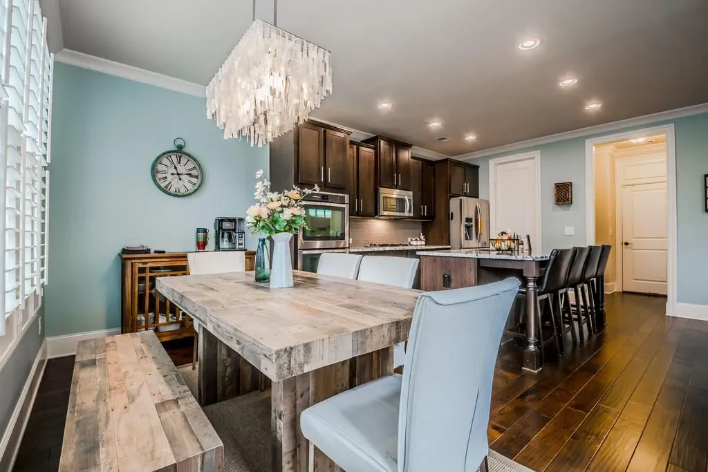 7825 Highland Bluff, Sandy Springs, Georgia 30328, 4 Bedrooms Bedrooms, ,3 BathroomsBathrooms,Residential,Sold,7825 Highland Bluff,5983641