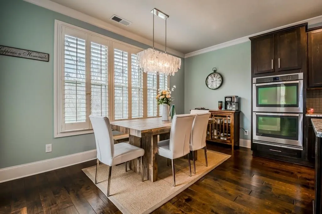 7825 Highland Bluff, Sandy Springs, Georgia 30328, 4 Bedrooms Bedrooms, ,3 BathroomsBathrooms,Residential,Sold,7825 Highland Bluff,5983641