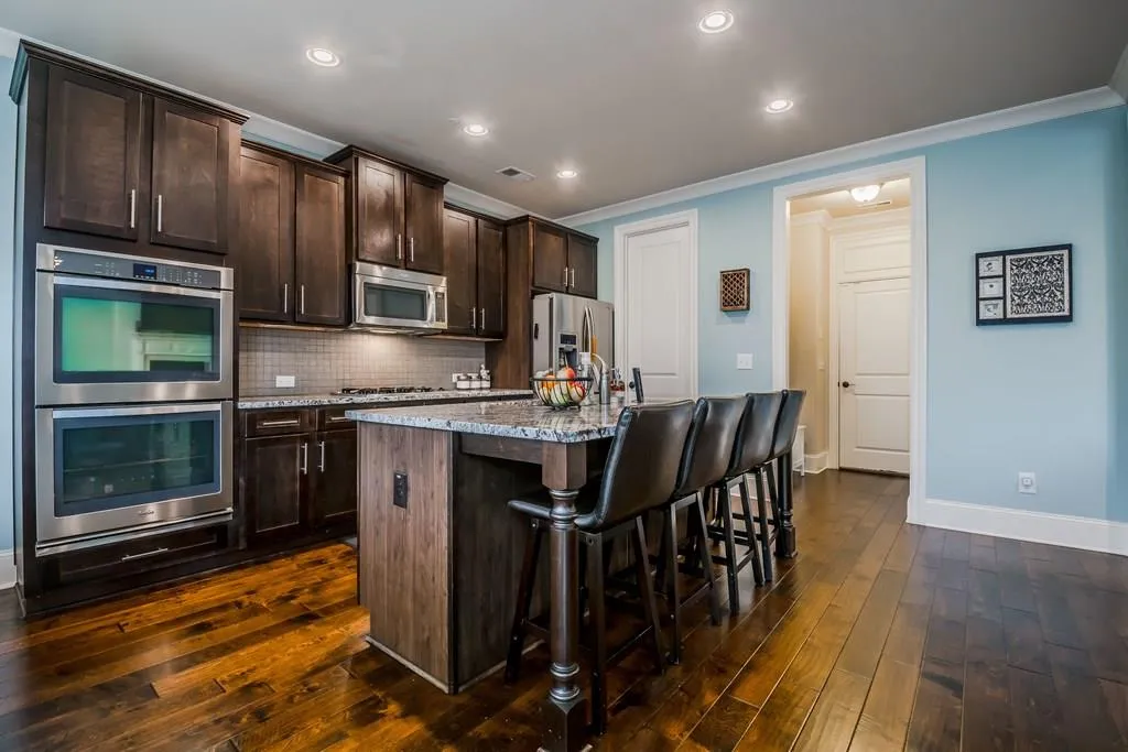 7825 Highland Bluff, Sandy Springs, Georgia 30328, 4 Bedrooms Bedrooms, ,3 BathroomsBathrooms,Residential,Sold,7825 Highland Bluff,5983641