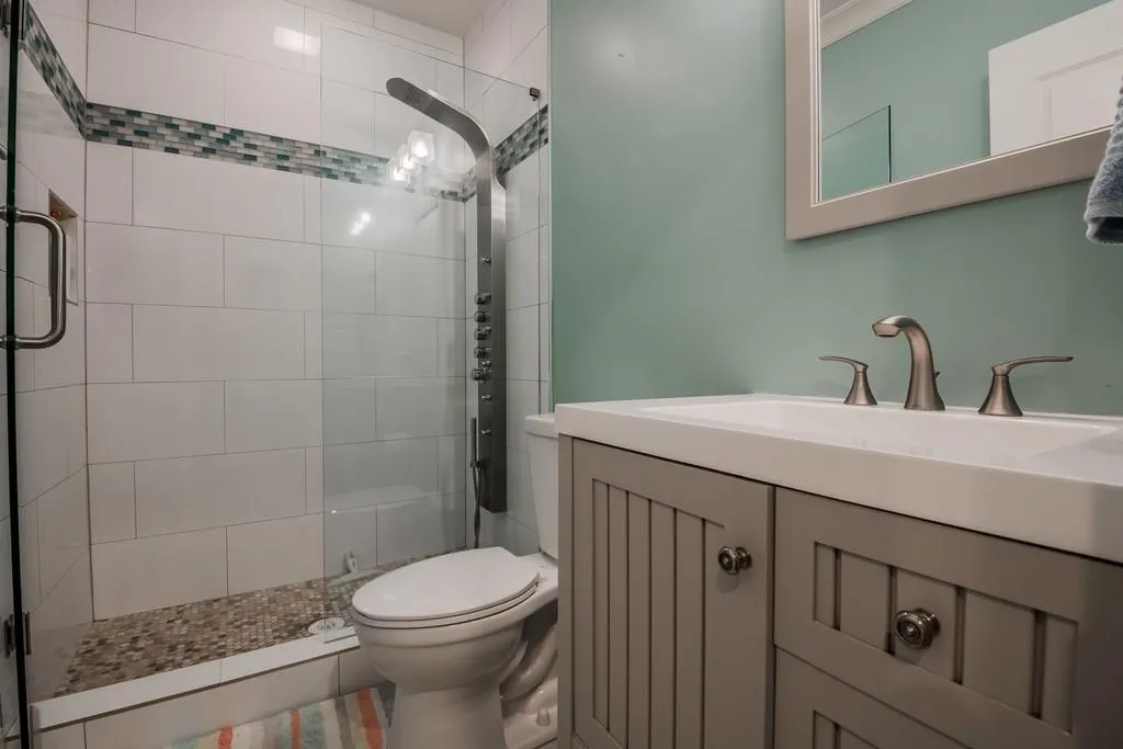 7825 Highland Bluff, Sandy Springs, Georgia 30328, 4 Bedrooms Bedrooms, ,3 BathroomsBathrooms,Residential,Sold,7825 Highland Bluff,5983641