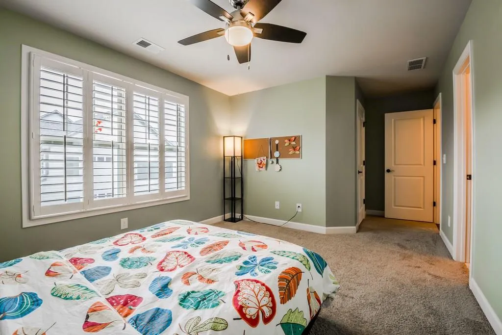 7825 Highland Bluff, Sandy Springs, Georgia 30328, 4 Bedrooms Bedrooms, ,3 BathroomsBathrooms,Residential,Sold,7825 Highland Bluff,5983641