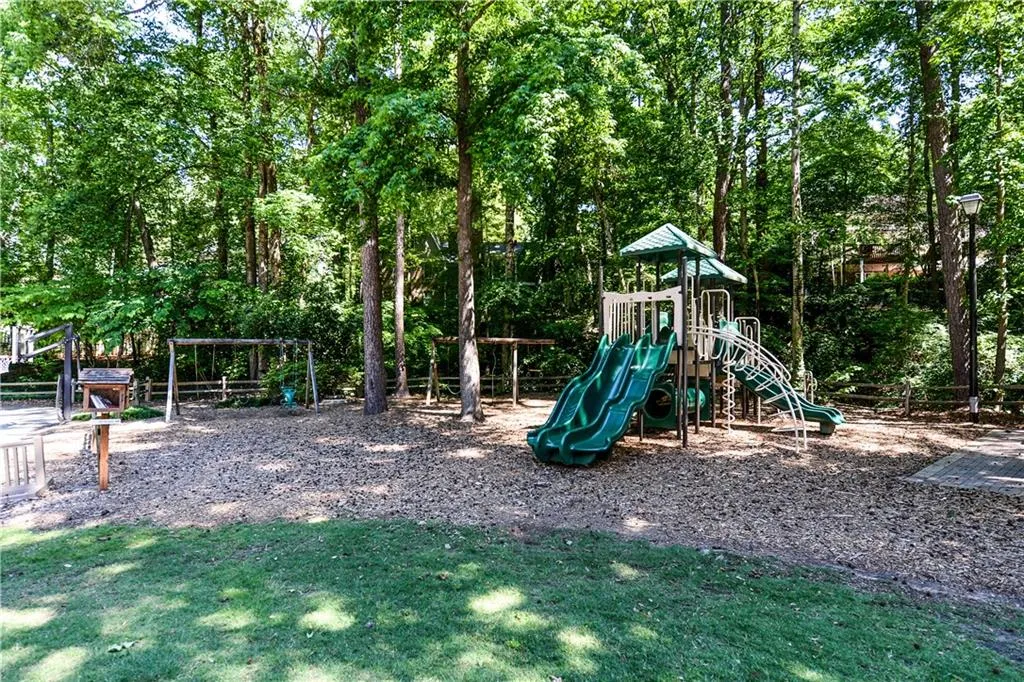 430 Hunters Crossing Drive Ne, Atlanta, Georgia 30328, 4 Bedrooms Bedrooms, ,2 BathroomsBathrooms,Residential,Sold,430 Hunters Crossing Drive Ne,5846035