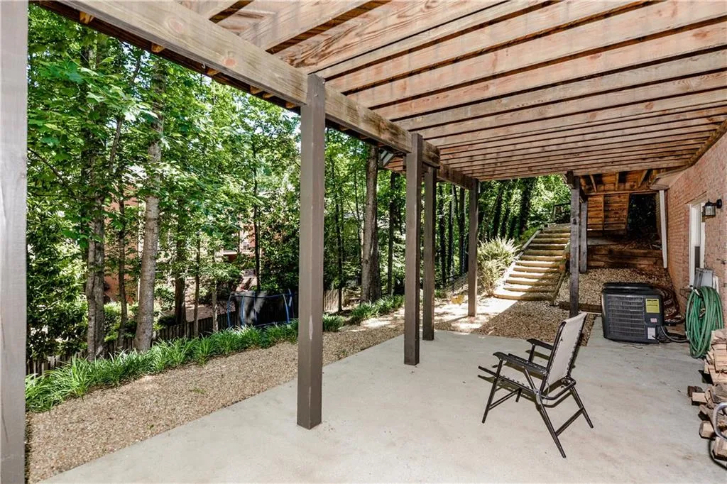 430 Hunters Crossing Drive Ne, Atlanta, Georgia 30328, 4 Bedrooms Bedrooms, ,2 BathroomsBathrooms,Residential,Sold,430 Hunters Crossing Drive Ne,5846035