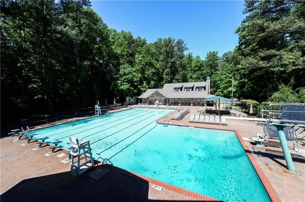 430 Hunters Crossing Drive Ne, Atlanta, Georgia 30328, 4 Bedrooms Bedrooms, ,2 BathroomsBathrooms,Residential,Sold,430 Hunters Crossing Drive Ne,5846035