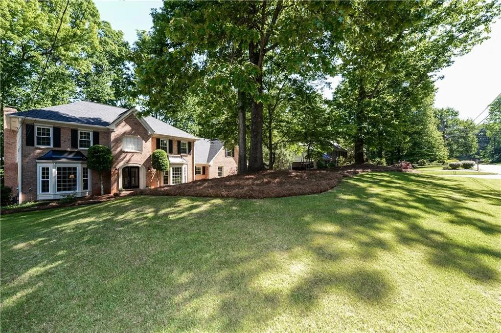 430 Hunters Crossing Drive Ne, Atlanta, Georgia 30328, 4 Bedrooms Bedrooms, ,2 BathroomsBathrooms,Residential,Sold,430 Hunters Crossing Drive Ne,5846035