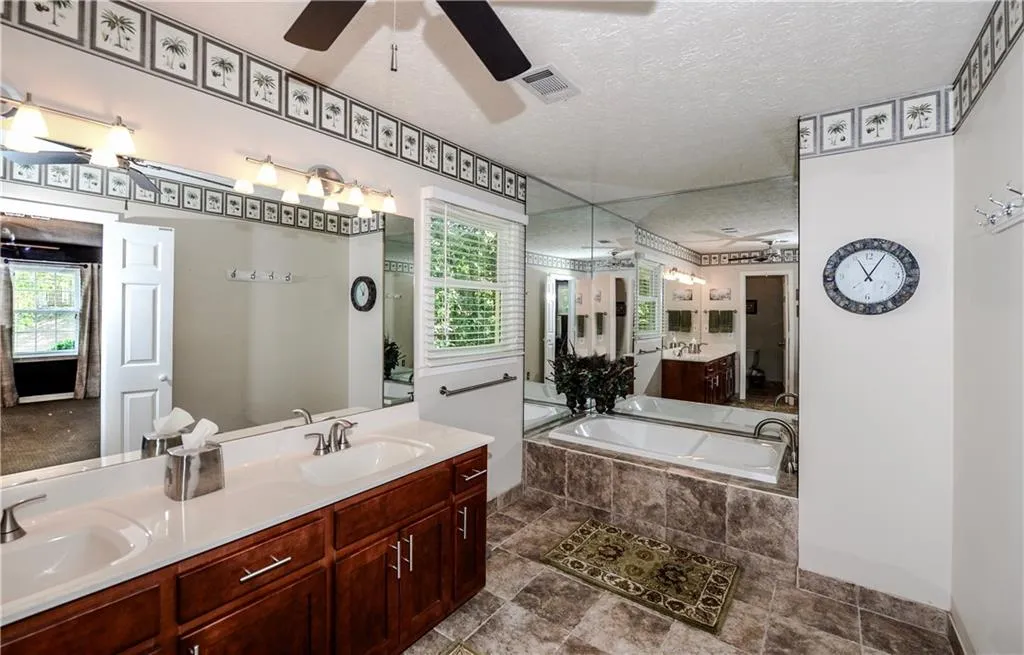 430 Hunters Crossing Drive Ne, Atlanta, Georgia 30328, 4 Bedrooms Bedrooms, ,2 BathroomsBathrooms,Residential,Sold,430 Hunters Crossing Drive Ne,5846035