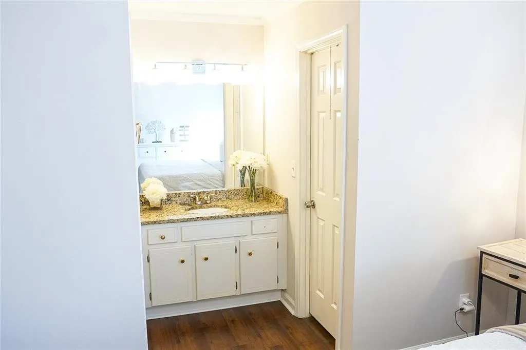 335 Towergate Place, Sandy Springs, Georgia 30350, 2 Bedrooms Bedrooms, ,2 BathroomsBathrooms,Residential,Sold,335 Towergate Place,6853383