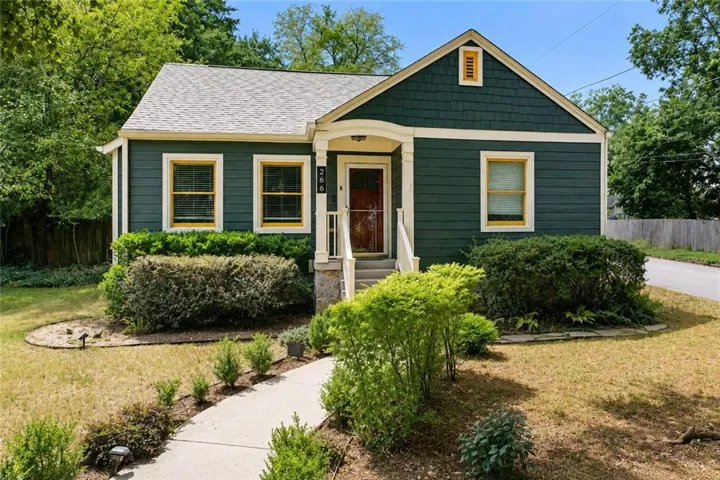 266 Norwood Ave. Intown convenience. Private pool. Move-in-ready condition. Exceptional value.