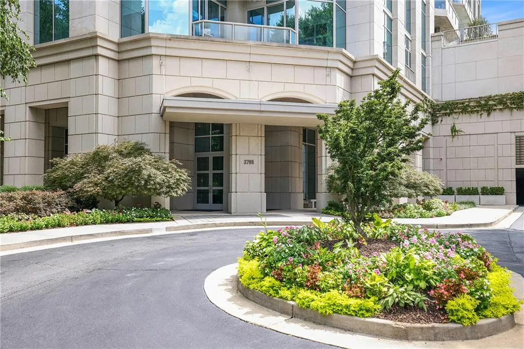 2795 Peachtree Road Ne Unit 302, Atlanta, Georgia 30305, 2 Bedrooms Bedrooms, ,2 BathroomsBathrooms,Residential,For Sale,2795 Peachtree Road Ne Unit 302,7615226