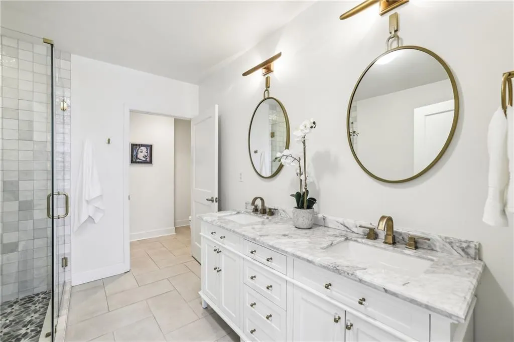 2795 Peachtree Road Ne Unit 302, Atlanta, Georgia 30305, 2 Bedrooms Bedrooms, ,2 BathroomsBathrooms,Residential,For Sale,2795 Peachtree Road Ne Unit 302,7615226