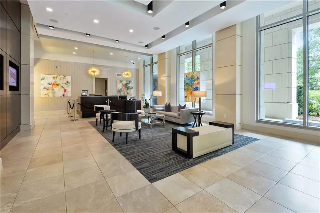 2795 Peachtree Road Ne Unit 302, Atlanta, Georgia 30305, 2 Bedrooms Bedrooms, ,2 BathroomsBathrooms,Residential,For Sale,2795 Peachtree Road Ne Unit 302,7615226